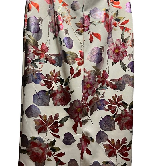 harly davidson Dresses & Skirts - EC ECI METALIC FLORAL PENSIL SKIRT In Excellent used condition.no flaws